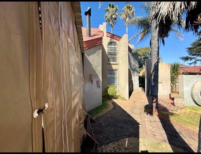 4 BEDROOM HOUSE FOR SALE IN FLORA GARDENS